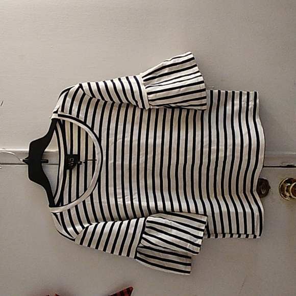 Knit Top with wide sleeves - Picture 2 of 4